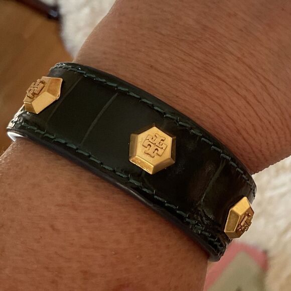 Tory Burch Jewelry - TORY BURCH LEATHER EMBOSSED GOLD MILLER LOGO BANGLE BRACELET NEW WITH BAG